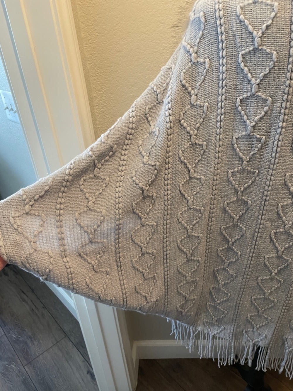 SHEIN Light Gray Knit Cape with Faux Fur Collar - Picture 3 of 5